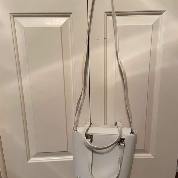 Salvatore Ferragamo vintage bucket shoulder bag - Picture 9 of 14